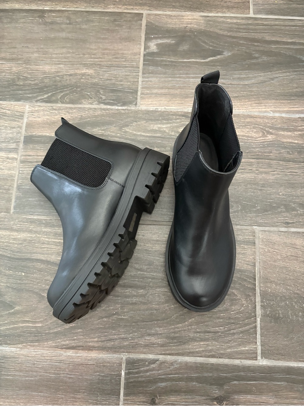 Soda Black Chunky Chelsea Boots
